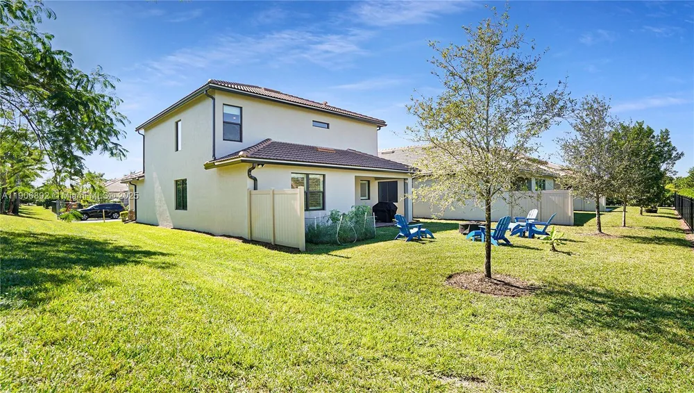 8605 Patron Ln, Lake Worth, FL 33467