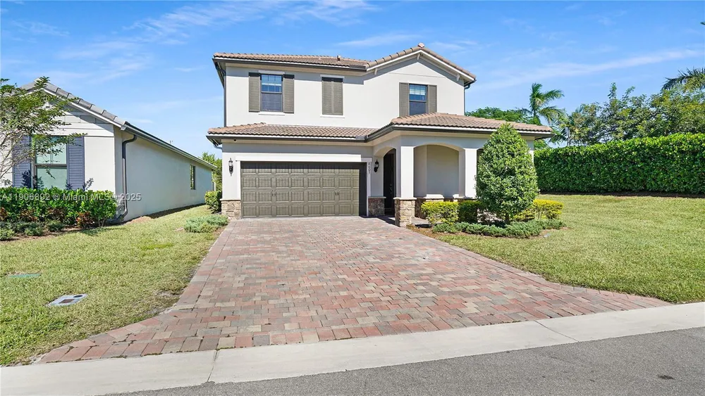 8605 Patron Ln, Lake Worth, FL 33467