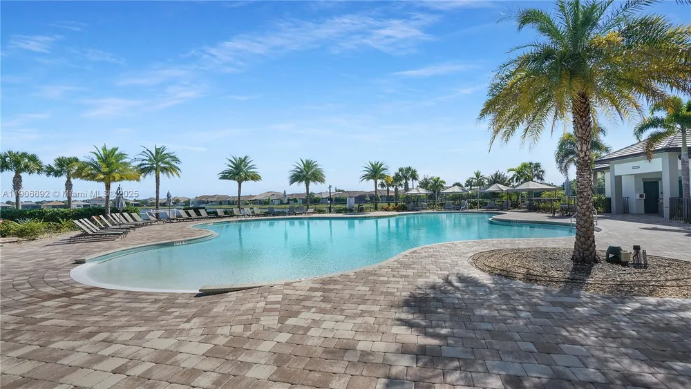 8605 Patron Ln, Lake Worth, FL 33467