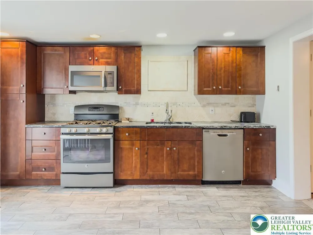 315 Brodhead St, Easton, PA 18042