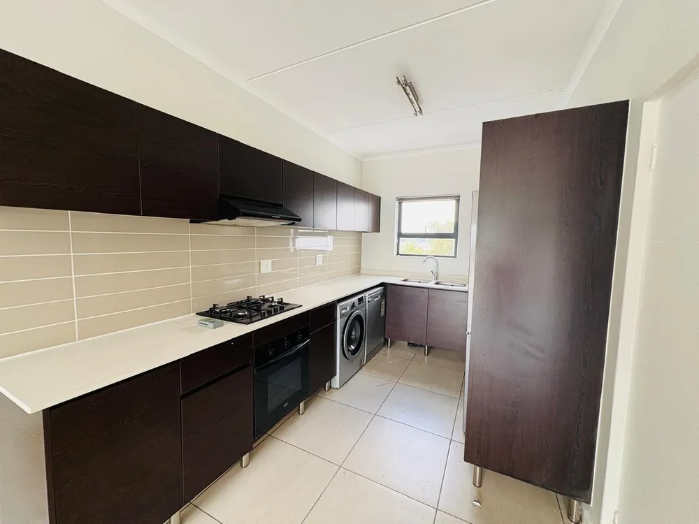 South Africa, Gauteng, Greenstone Hill, Hord Drive, 74
