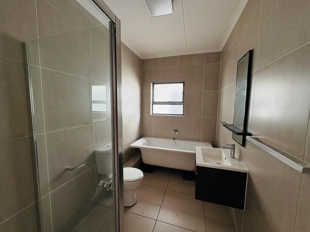 South Africa, Gauteng, Greenstone Hill, Hord Drive, 74