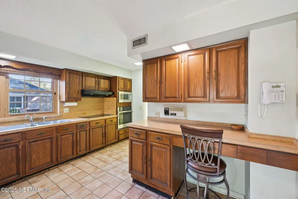 3707 Cathedral Oaks Pl S, Jacksonville, FL 32217