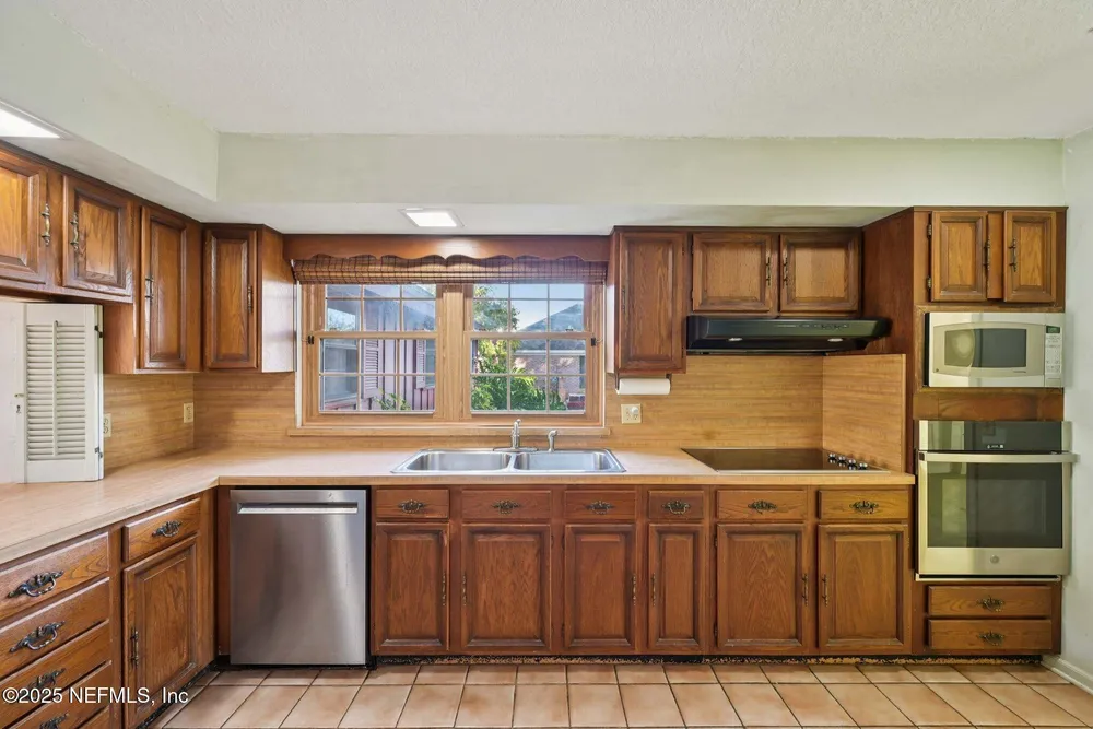 3707 Cathedral Oaks Pl S, Jacksonville, FL 32217
