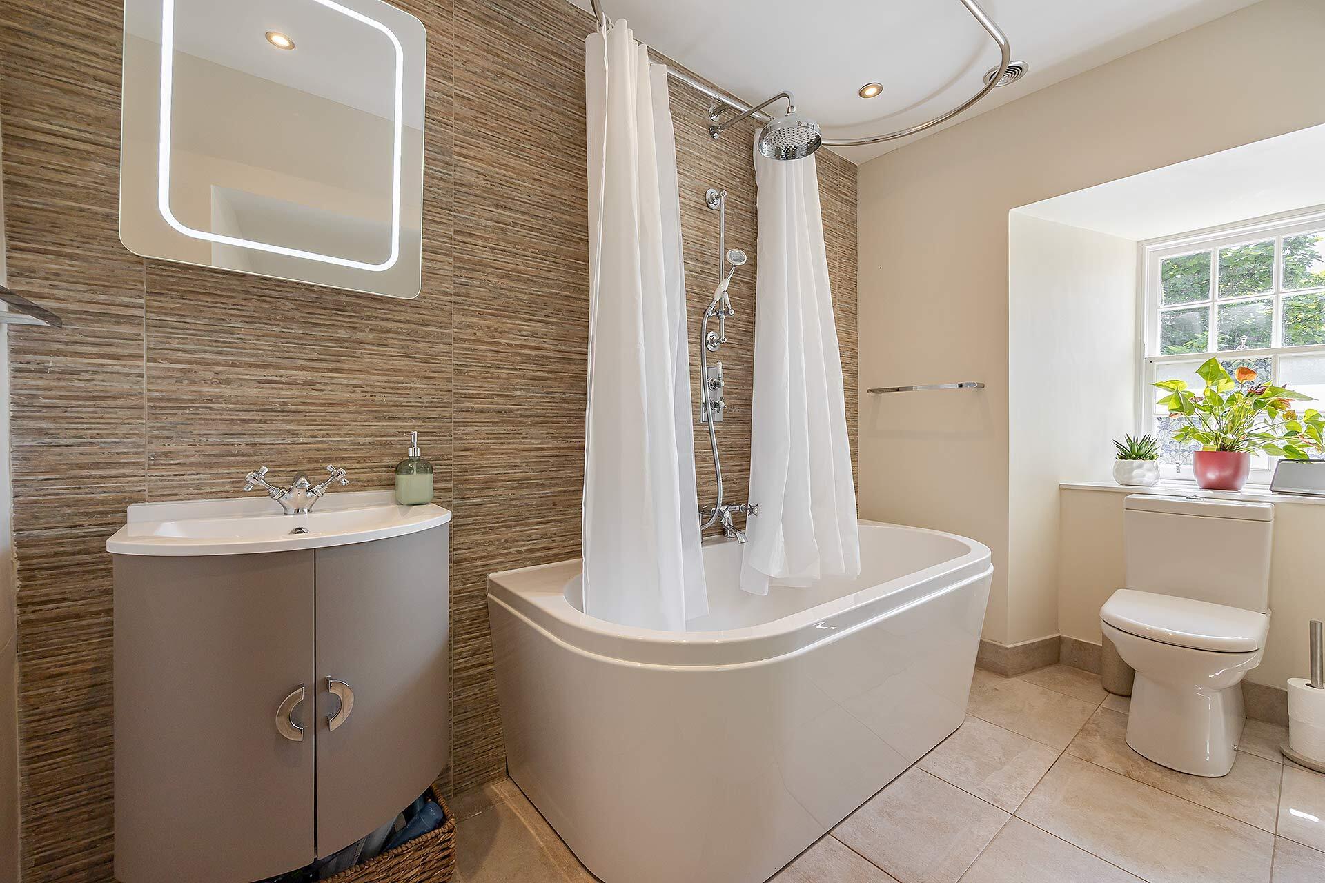 Second Floor Flat, West Port House, Preston Road, Linlithgow, EH49 7AX Image 11