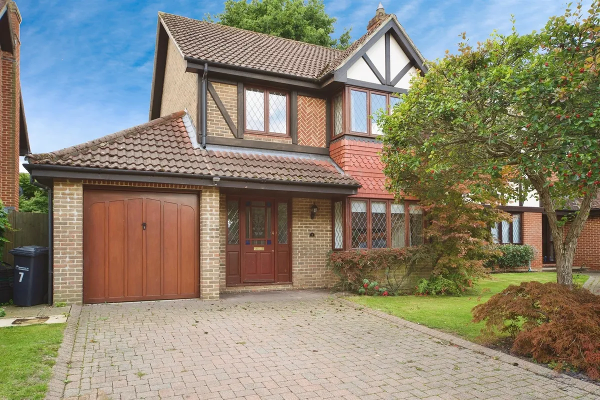 Boleyn Court, Broxbourne