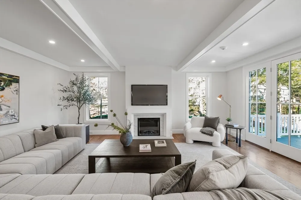 201 Lowell Rd, Wellesley, MA 02481