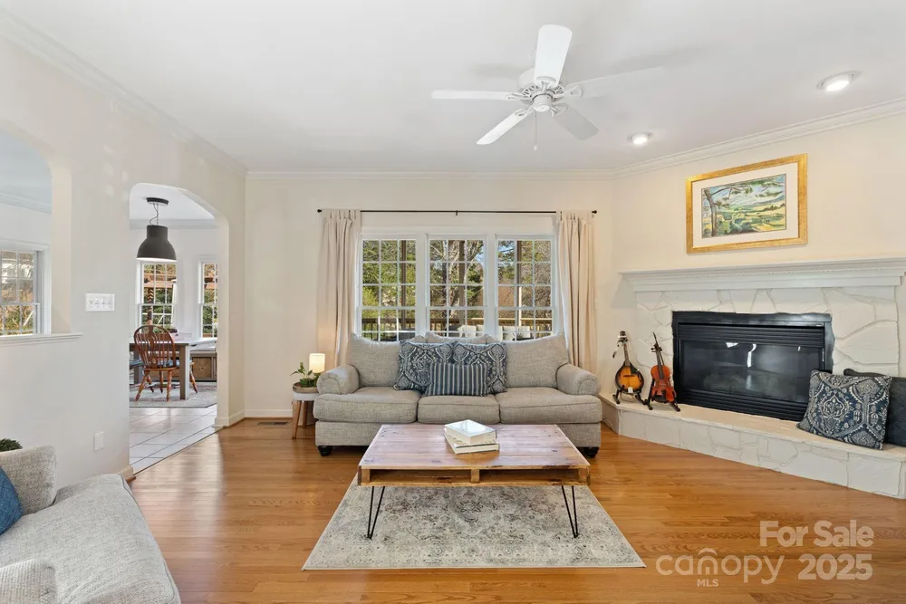 4855 Century Oaks Ln, Winston-Salem, NC 27106