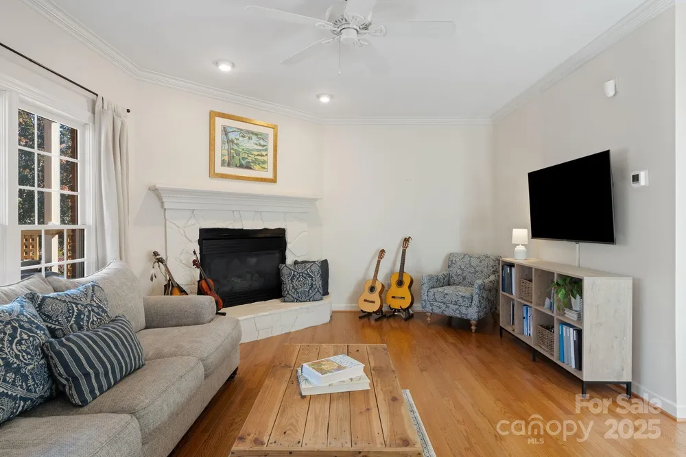 4855 Century Oaks Ln, Winston-Salem, NC 27106