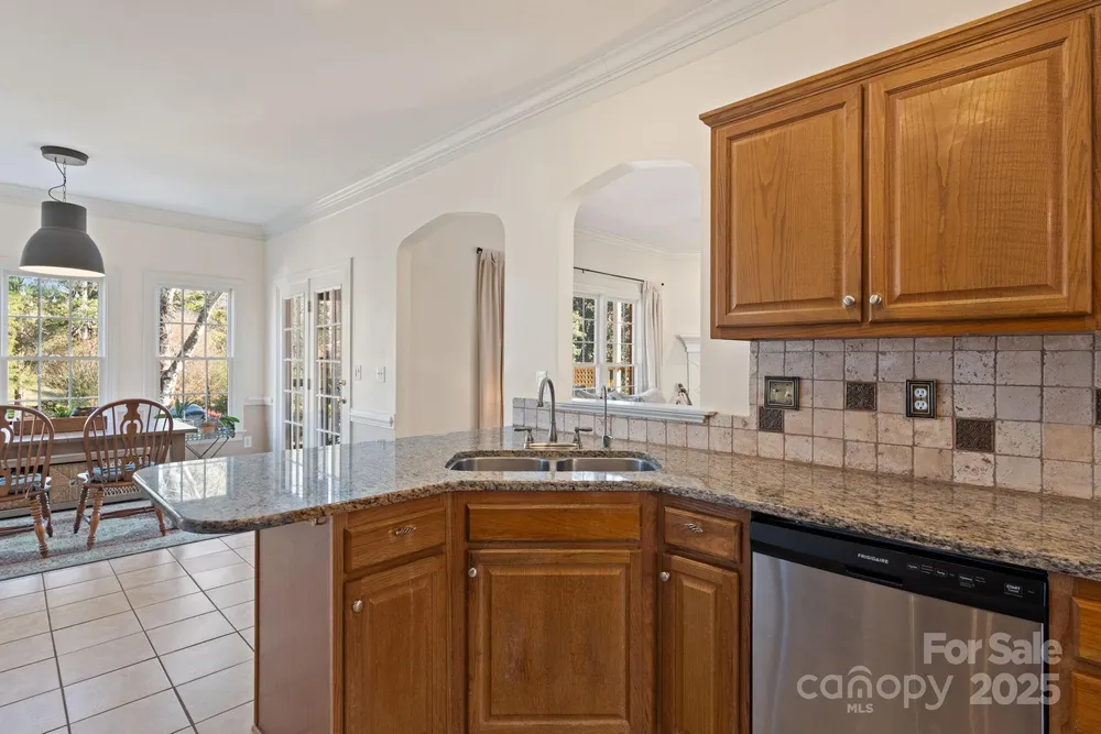 4855 Century Oaks Ln, Winston-Salem, NC 27106