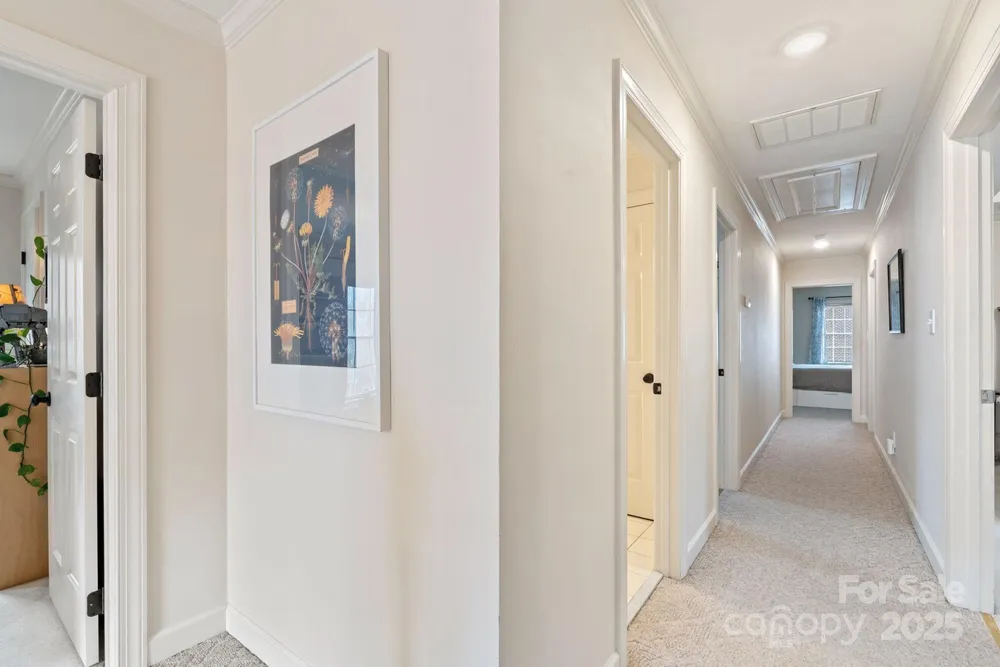 4855 Century Oaks Ln, Winston-Salem, NC 27106