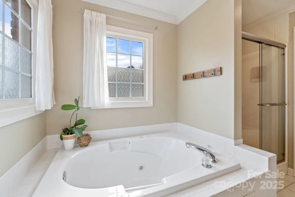 4855 Century Oaks Ln, Winston-Salem, NC 27106
