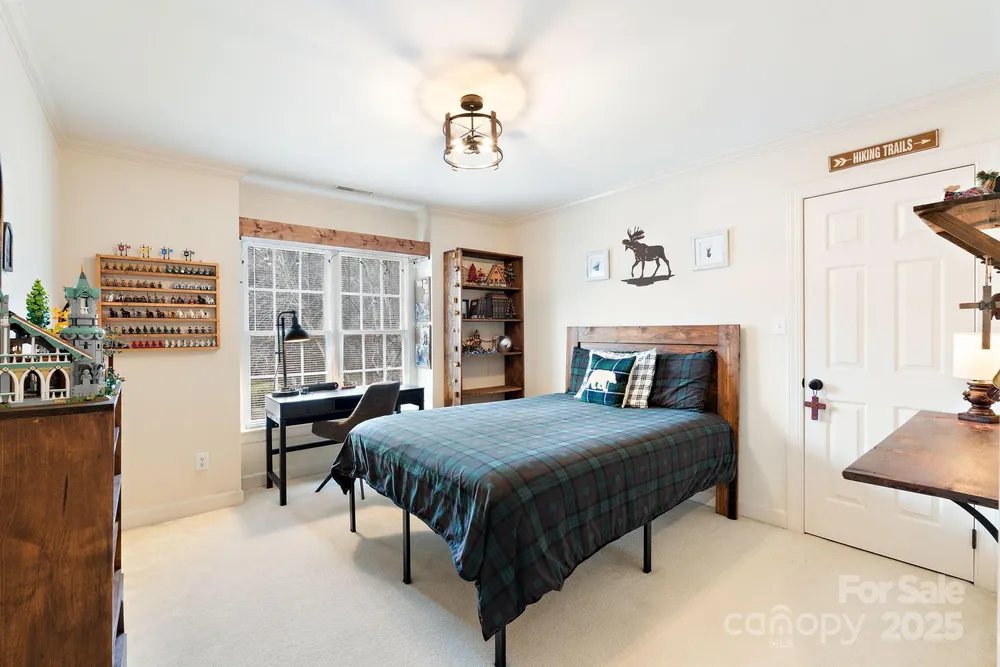 4855 Century Oaks Ln, Winston-Salem, NC 27106