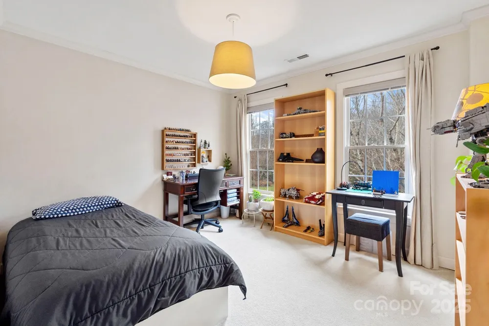 4855 Century Oaks Ln, Winston-Salem, NC 27106