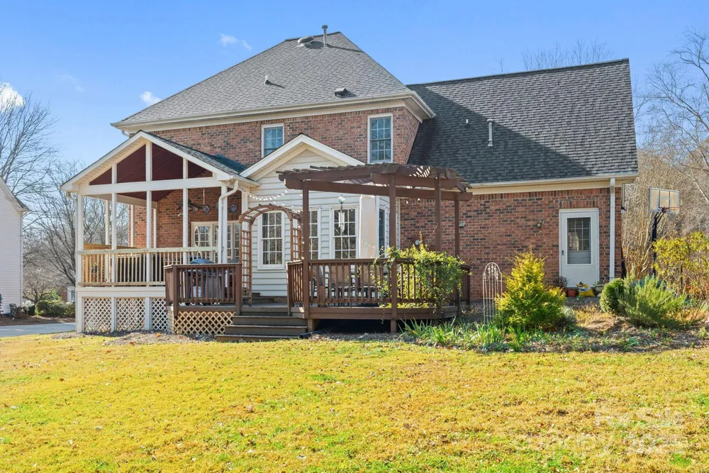 4855 Century Oaks Ln, Winston-Salem, NC 27106
