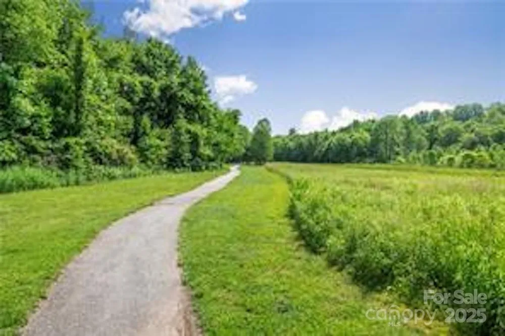 4855 Century Oaks Ln, Winston-Salem, NC 27106