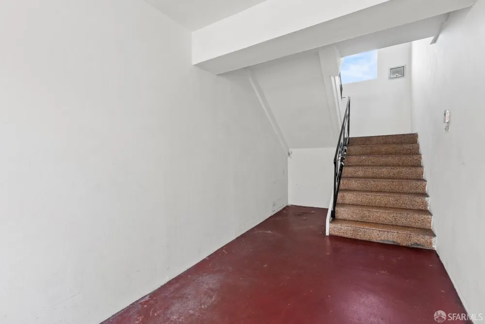 1 Lowell St, San Francisco, CA 94112