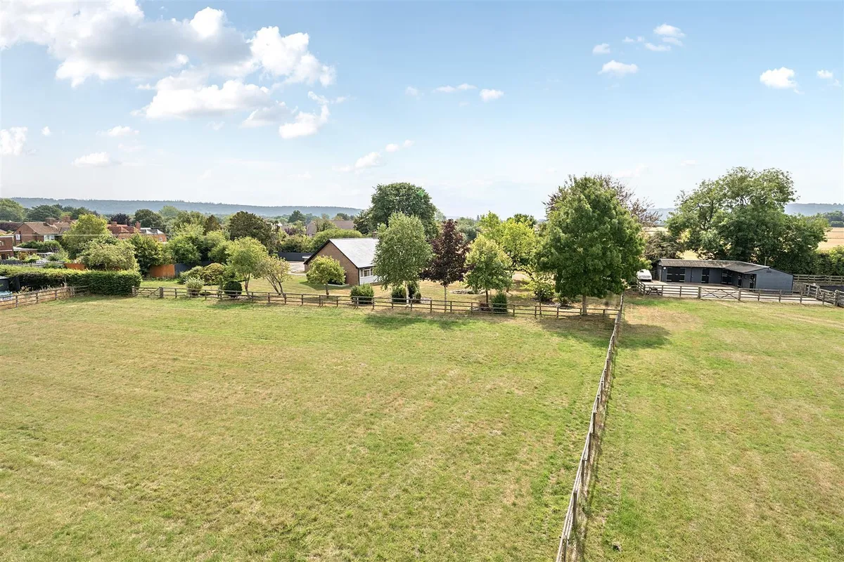 Worlds End Lane, Weston Turville