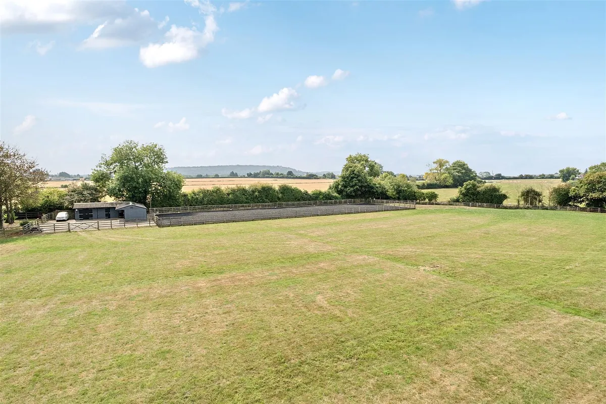 Worlds End Lane, Weston Turville