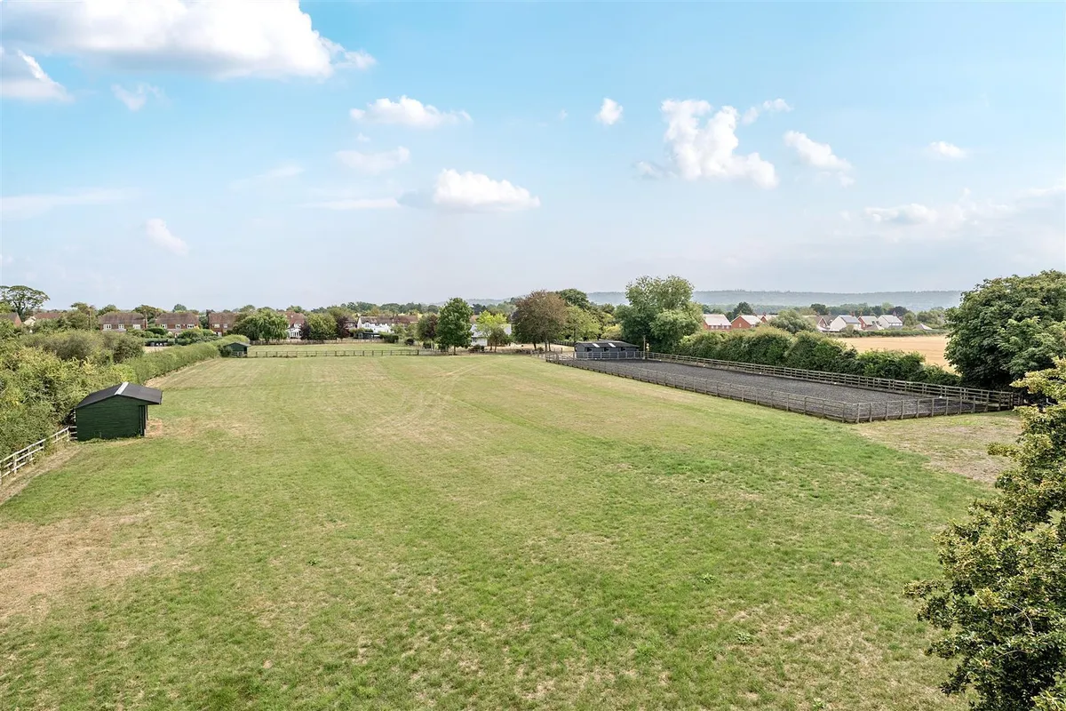 Worlds End Lane, Weston Turville