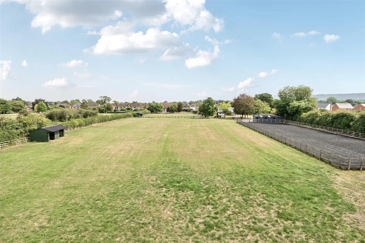 Worlds End Lane, Weston Turville