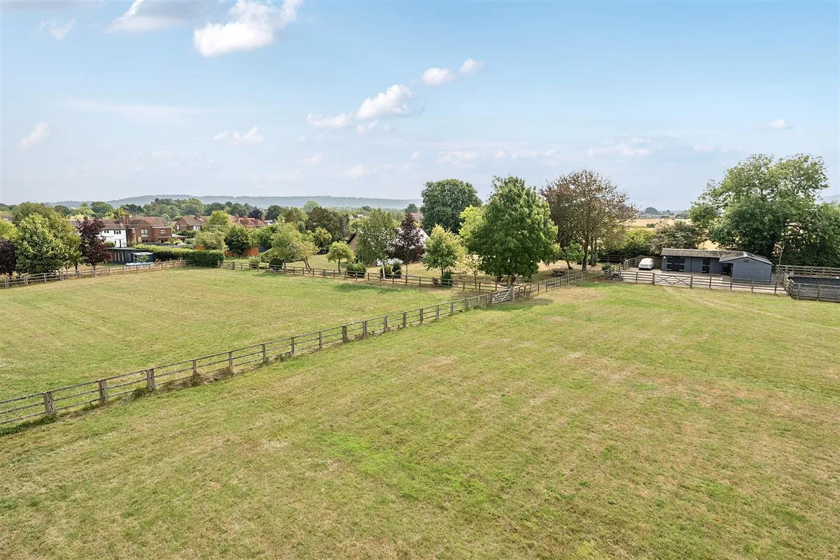 Worlds End Lane, Weston Turville