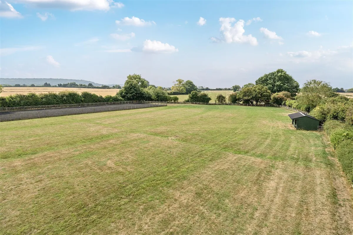 Worlds End Lane, Weston Turville