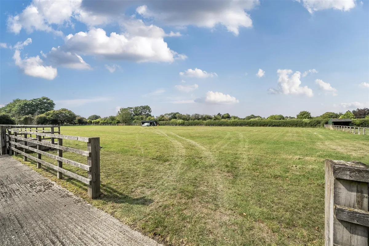 Worlds End Lane, Weston Turville