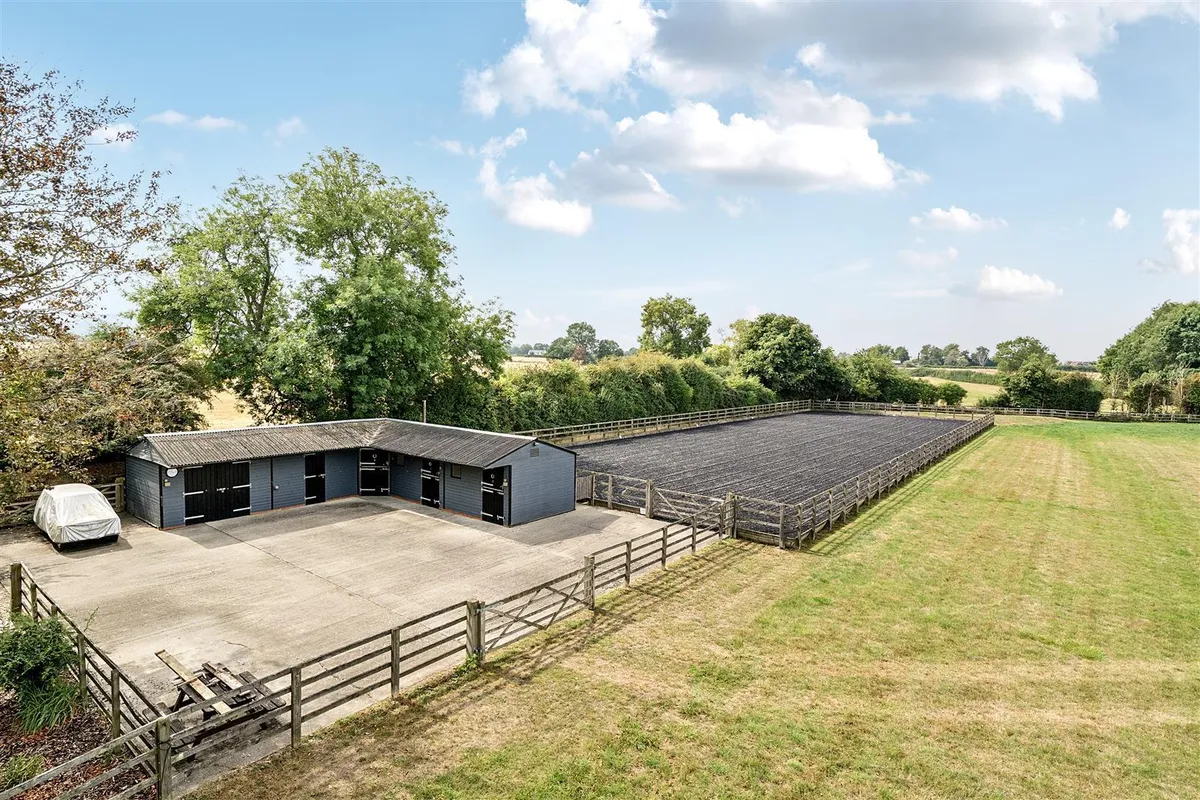 Worlds End Lane, Weston Turville