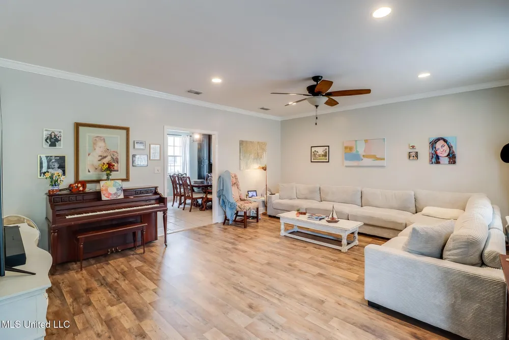 8428 Ieke Dr, Diamondhead, MS 39525