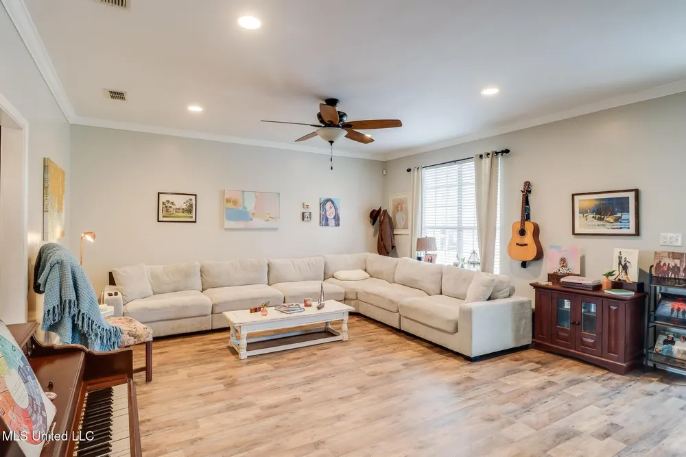 8428 Ieke Dr, Diamondhead, MS 39525