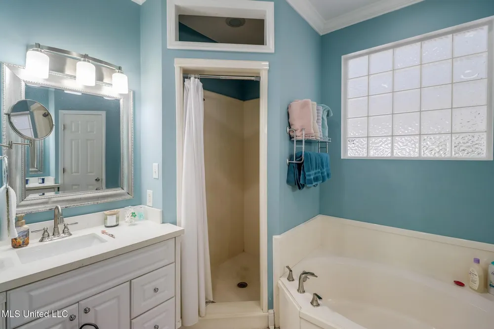 8428 Ieke Dr, Diamondhead, MS 39525