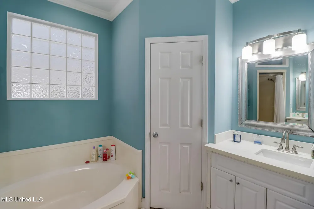 8428 Ieke Dr, Diamondhead, MS 39525
