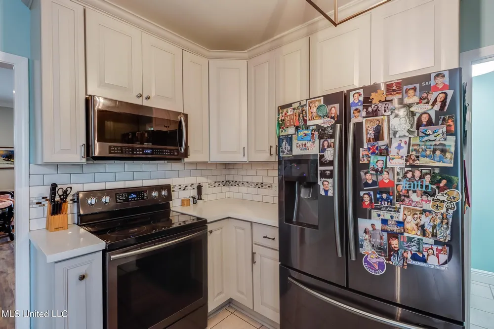 8428 Ieke Dr, Diamondhead, MS 39525