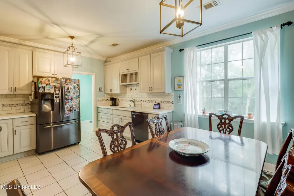 8428 Ieke Dr, Diamondhead, MS 39525
