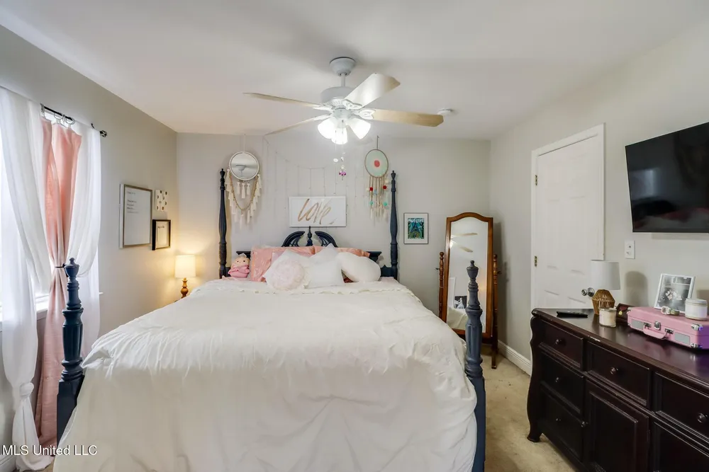 8428 Ieke Dr, Diamondhead, MS 39525