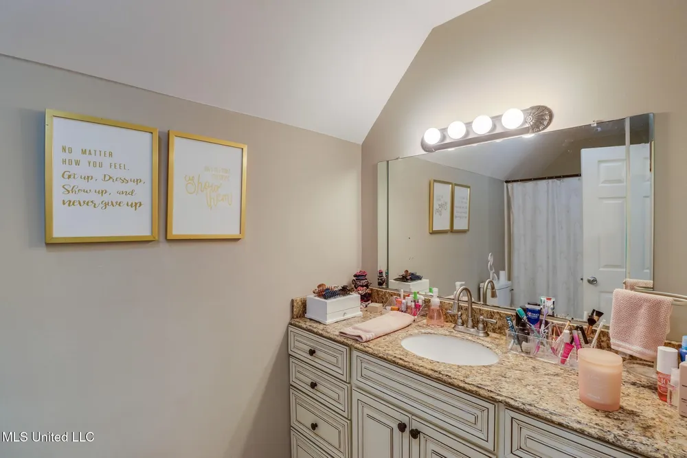 8428 Ieke Dr, Diamondhead, MS 39525
