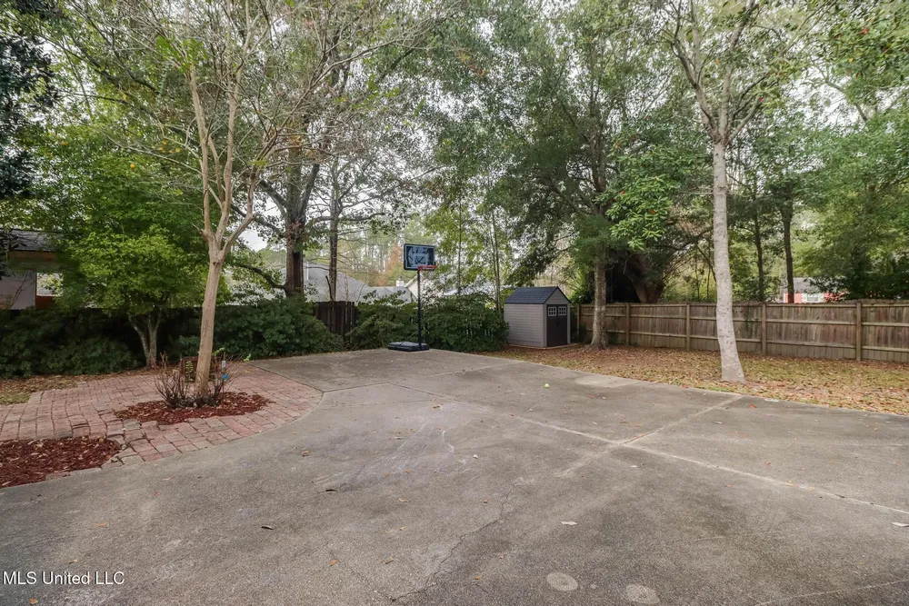 8428 Ieke Dr, Diamondhead, MS 39525
