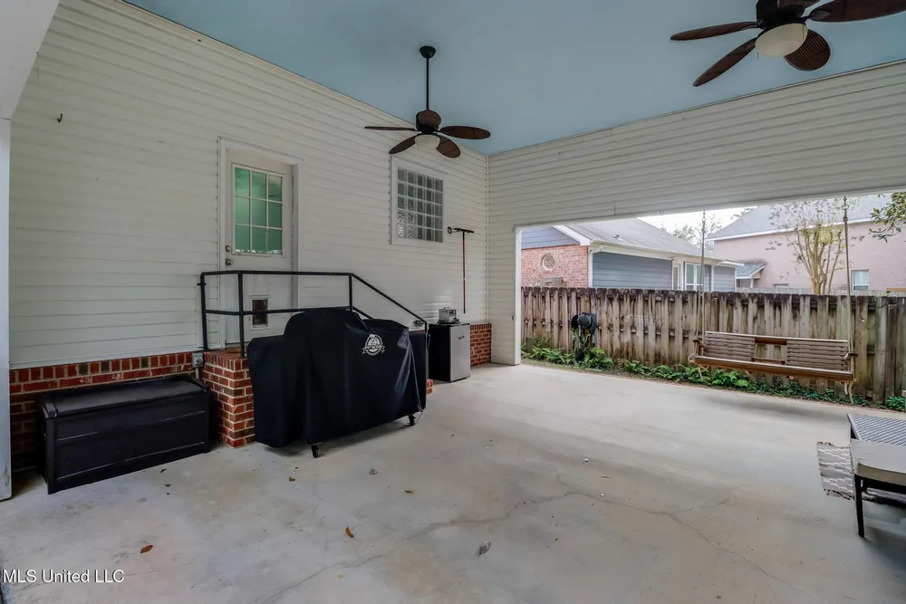 8428 Ieke Dr, Diamondhead, MS 39525
