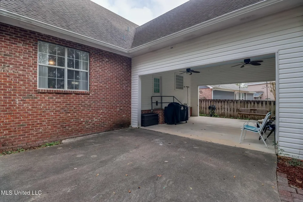 8428 Ieke Dr, Diamondhead, MS 39525