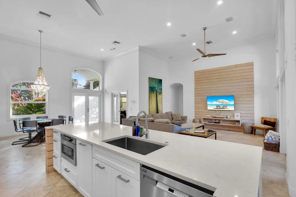 125 13th St, Key Colony Beach, FL 33051