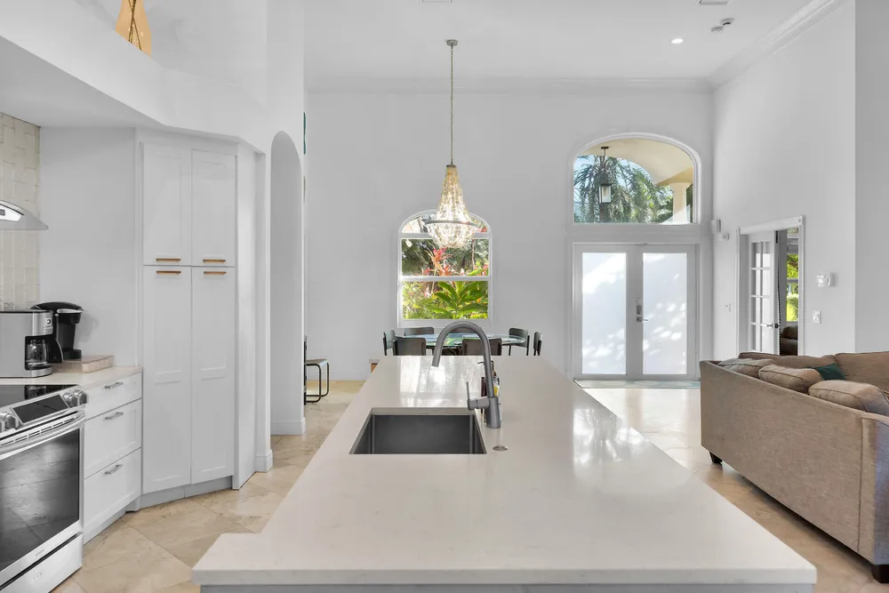 125 13th St, Key Colony Beach, FL 33051