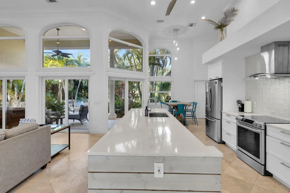 125 13th St, Key Colony Beach, FL 33051