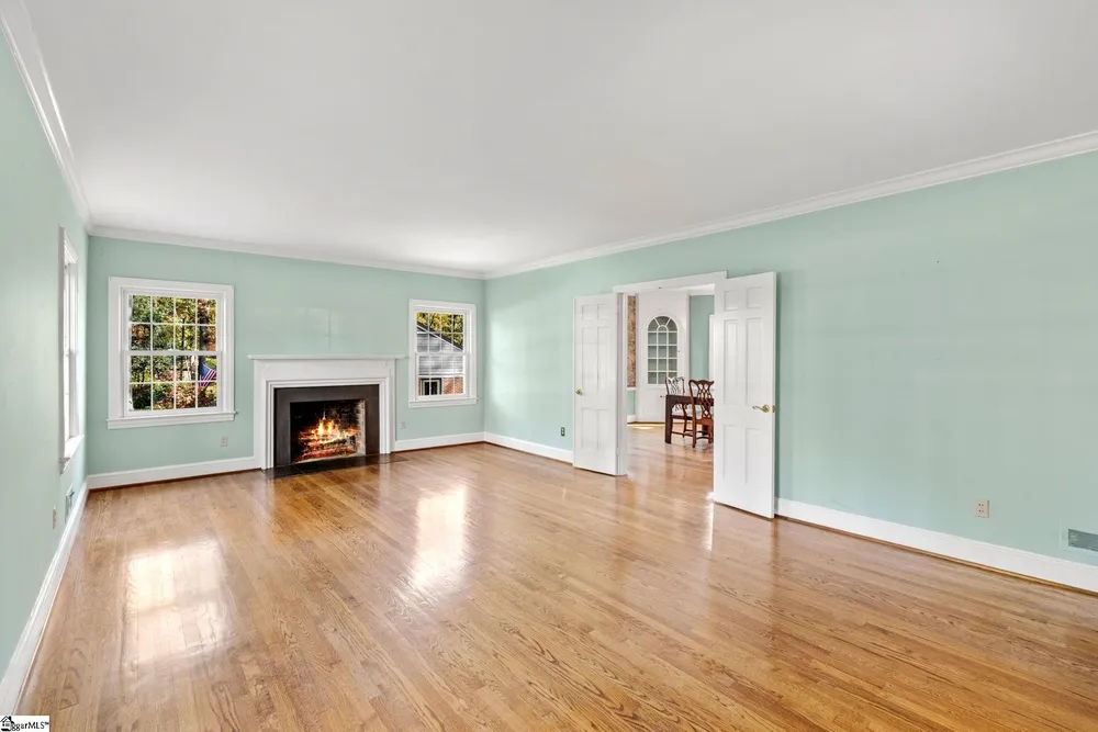 122 Lakecrest Dr, Greenville, SC 29609