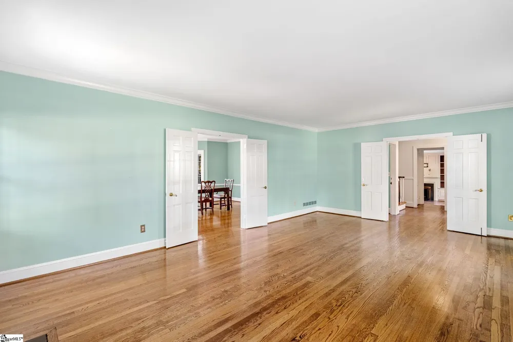 122 Lakecrest Dr, Greenville, SC 29609
