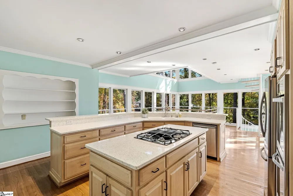 122 Lakecrest Dr, Greenville, SC 29609