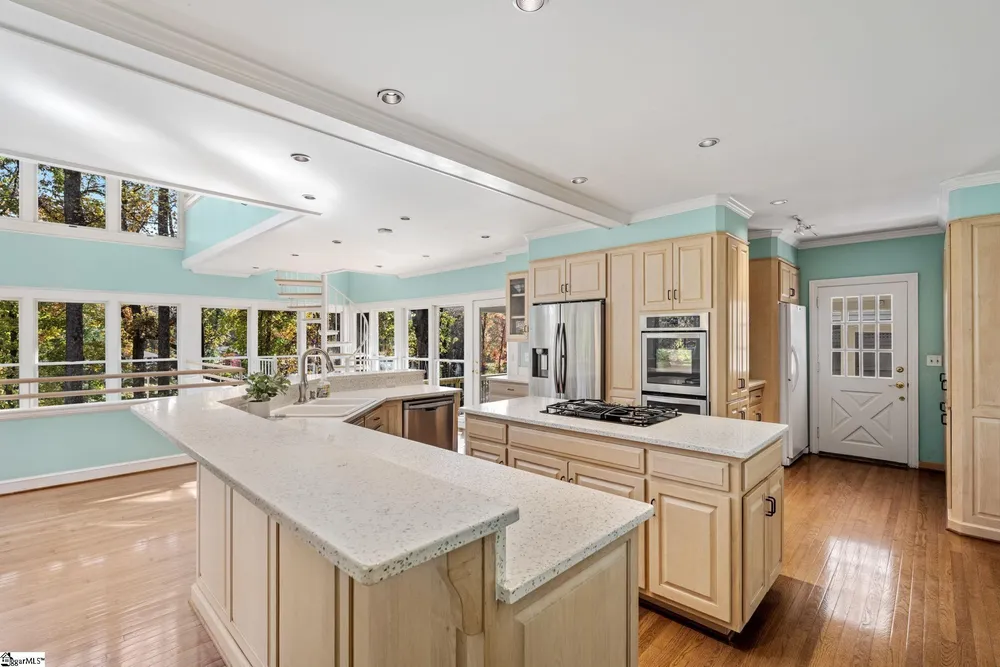 122 Lakecrest Dr, Greenville, SC 29609