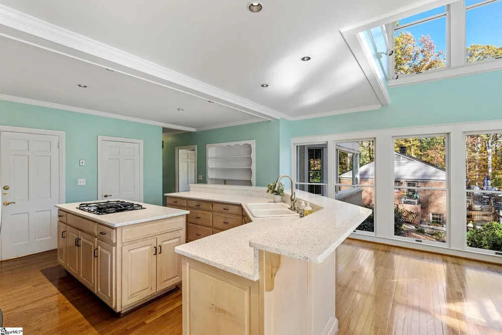 122 Lakecrest Dr, Greenville, SC 29609