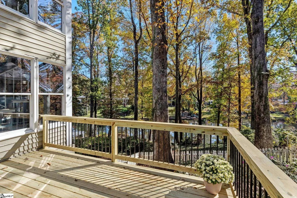 122 Lakecrest Dr, Greenville, SC 29609