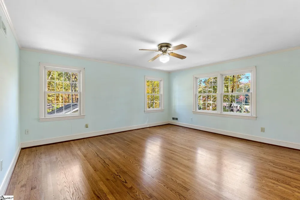 122 Lakecrest Dr, Greenville, SC 29609